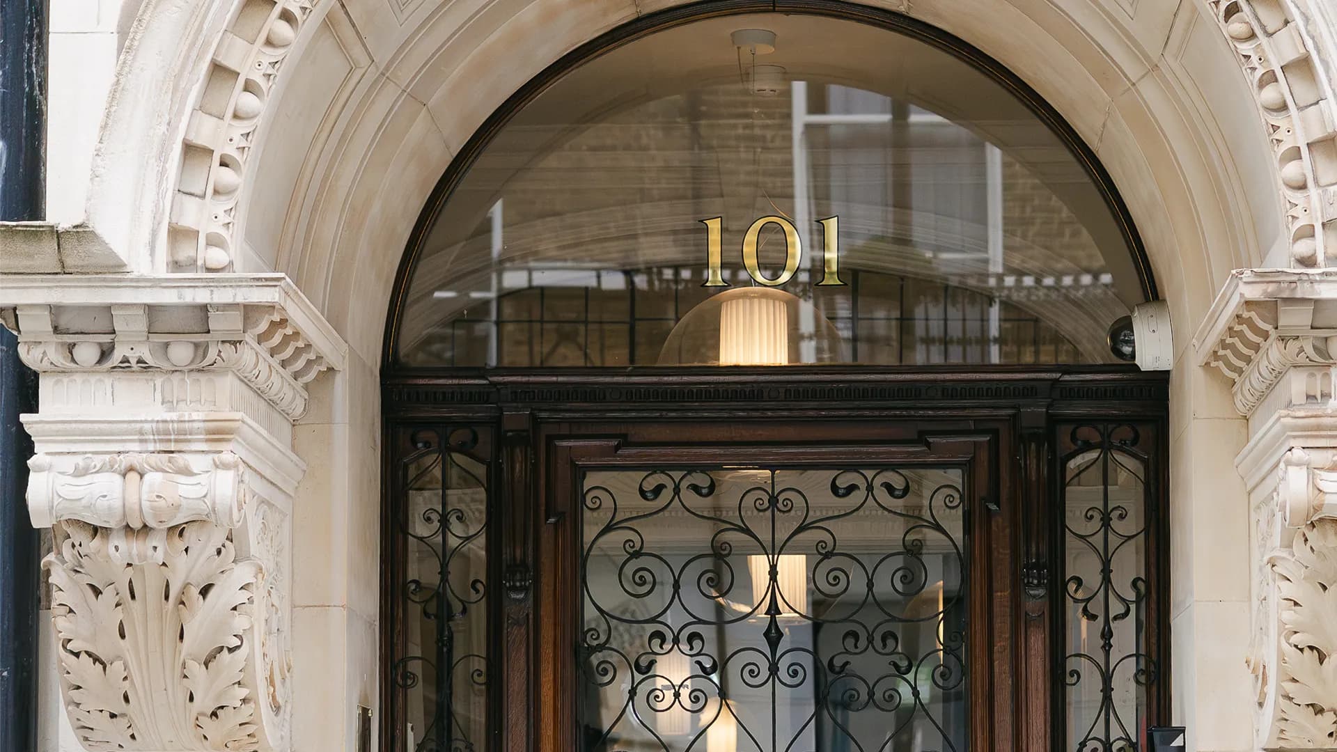 harley-street-101-stonework-metalwork