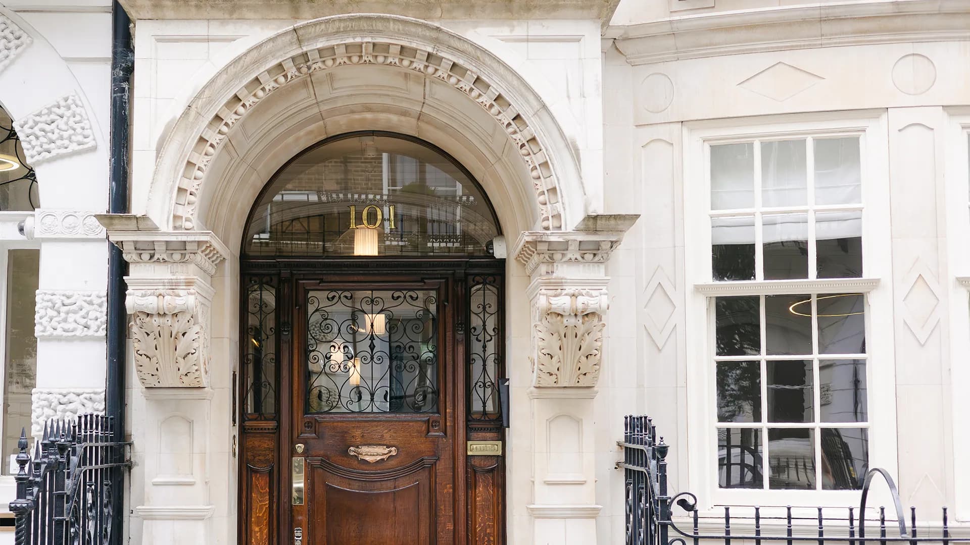 101-harley-street-doorway