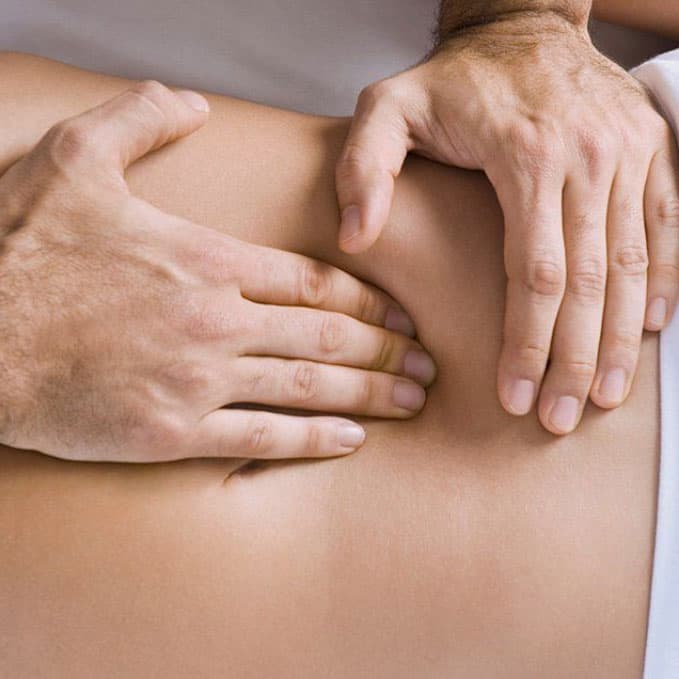 massage-back-hands