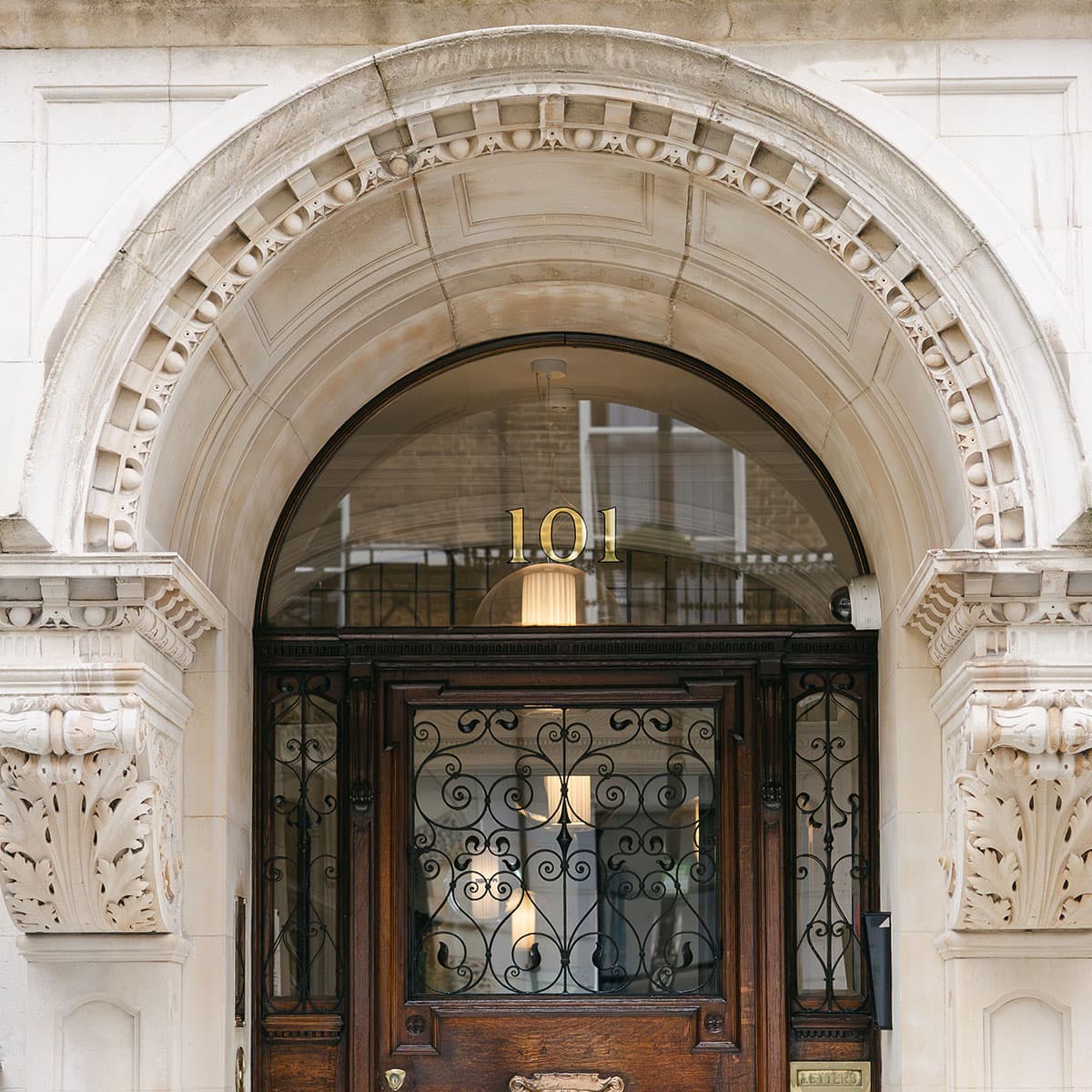 101-harley-street-front-stonework-arch