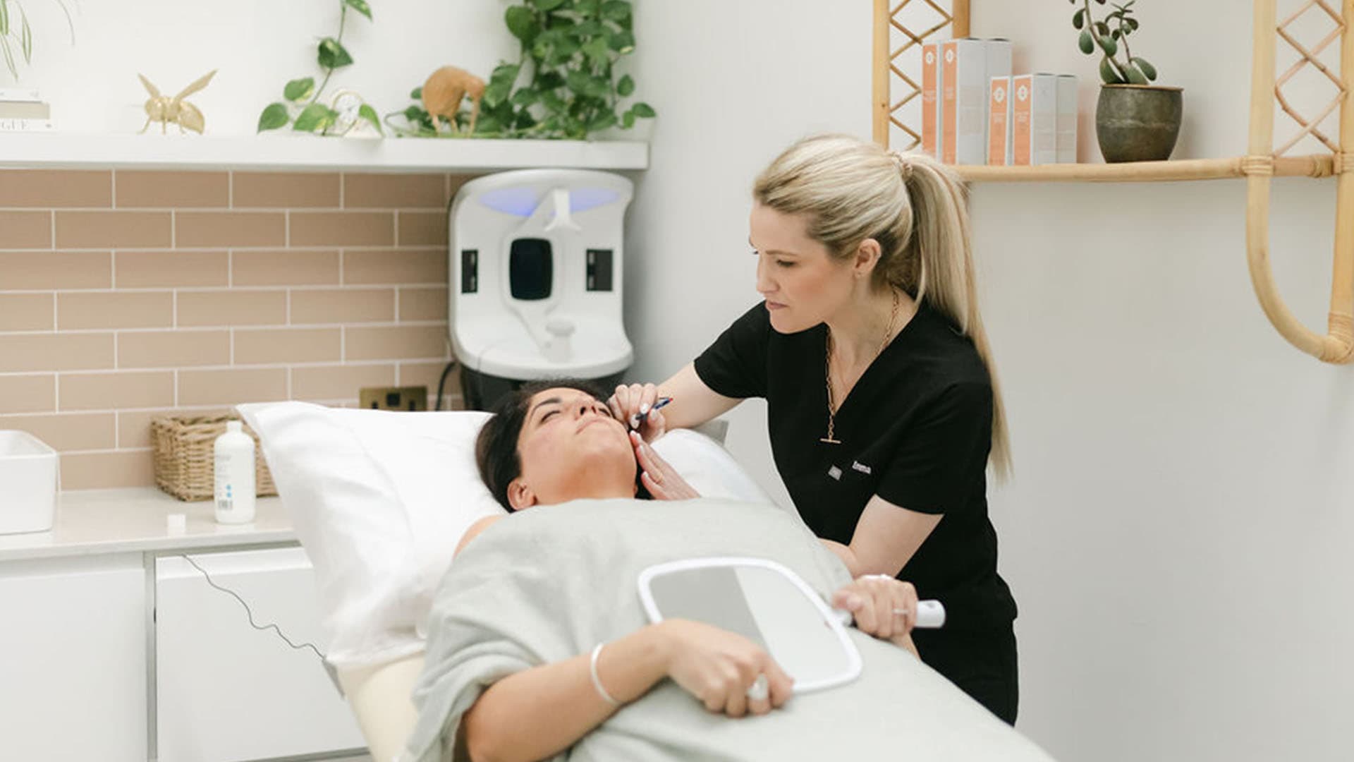 patient-face-treatment-mirror