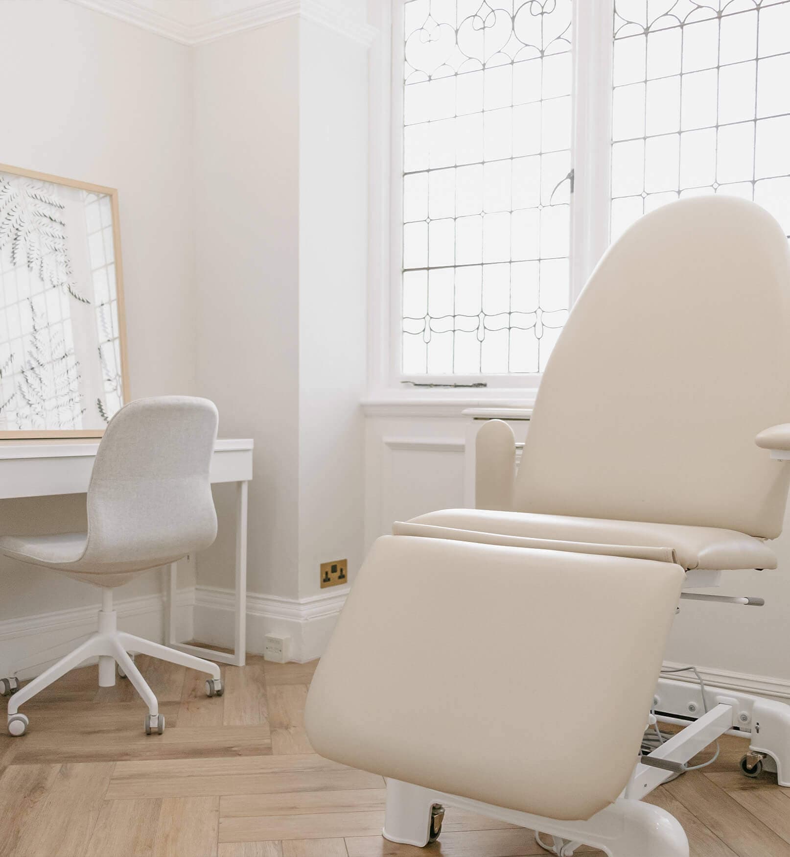 clinic-furniture-window